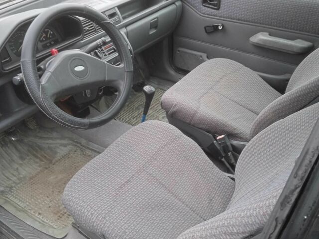 Черный Форд Фиеста, объемом двигателя 1.1 л и пробегом 250 тыс. км за 1000 $, фото 3 на Automoto.ua