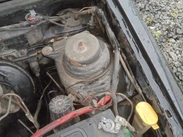 Черный Форд Фиеста, объемом двигателя 1.1 л и пробегом 250 тыс. км за 1000 $, фото 6 на Automoto.ua