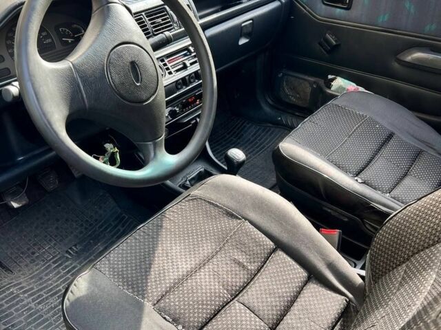 Черный Форд Фиеста, объемом двигателя 1.3 л и пробегом 854 тыс. км за 750 $, фото 5 на Automoto.ua