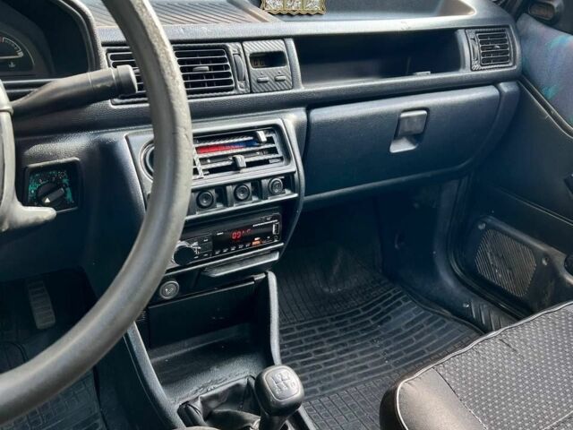 Черный Форд Фиеста, объемом двигателя 1.3 л и пробегом 854 тыс. км за 750 $, фото 3 на Automoto.ua