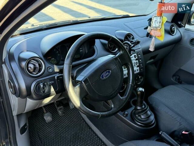 Черный Форд Фиеста, объемом двигателя 1.4 л и пробегом 155 тыс. км за 2999 $, фото 19 на Automoto.ua