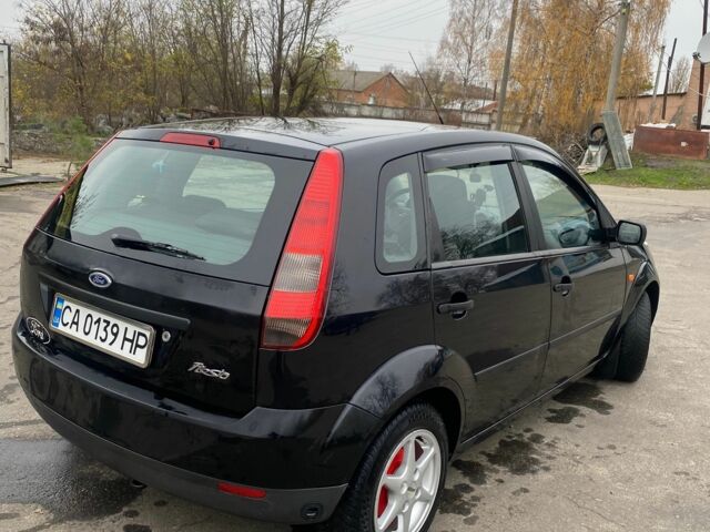 Черный Форд Фиеста, объемом двигателя 1.4 л и пробегом 160 тыс. км за 3600 $, фото 3 на Automoto.ua