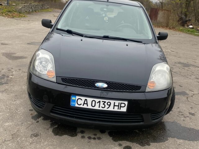 Черный Форд Фиеста, объемом двигателя 1.4 л и пробегом 160 тыс. км за 3600 $, фото 1 на Automoto.ua