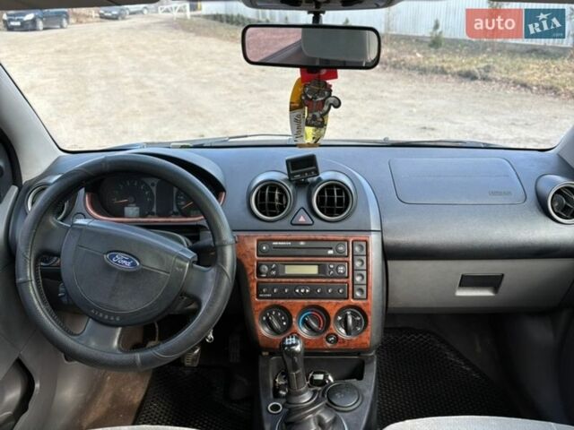 Чорний Форд Фієста, об'ємом двигуна 1.39 л та пробігом 320 тис. км за 2700 $, фото 4 на Automoto.ua