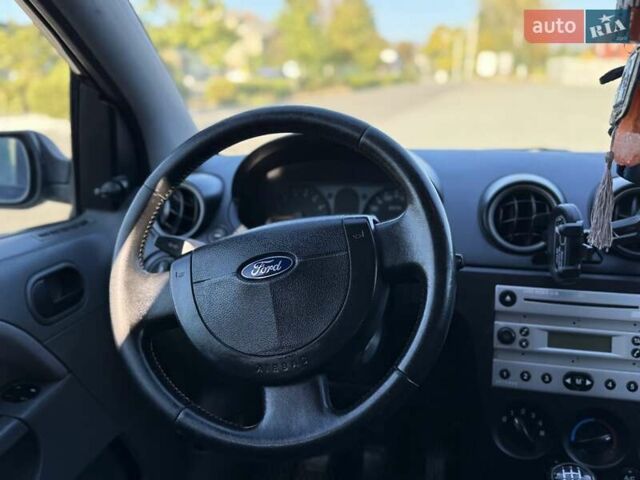 Черный Форд Фиеста, объемом двигателя 1.4 л и пробегом 155 тыс. км за 2999 $, фото 18 на Automoto.ua