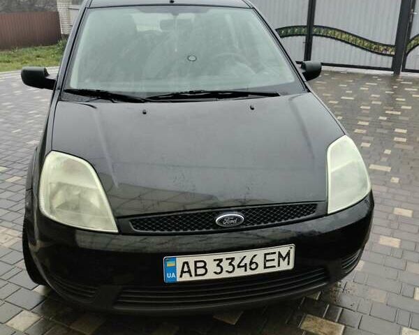 Черный Форд Фиеста, объемом двигателя 1.3 л и пробегом 218 тыс. км за 3900 $, фото 1 на Automoto.ua
