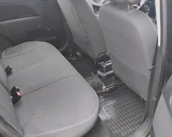 Черный Форд Фиеста, объемом двигателя 1.3 л и пробегом 218 тыс. км за 3900 $, фото 6 на Automoto.ua