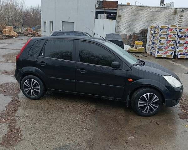 Черный Форд Фиеста, объемом двигателя 1.3 л и пробегом 164 тыс. км за 3900 $, фото 2 на Automoto.ua