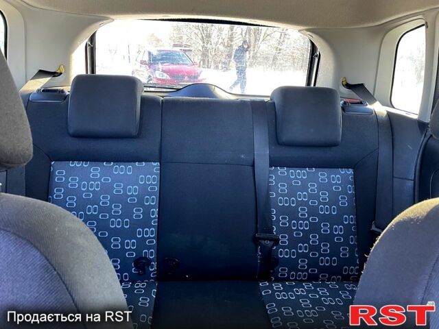 Черный Форд Фиеста, объемом двигателя 1.3 л и пробегом 195 тыс. км за 3450 $, фото 6 на Automoto.ua