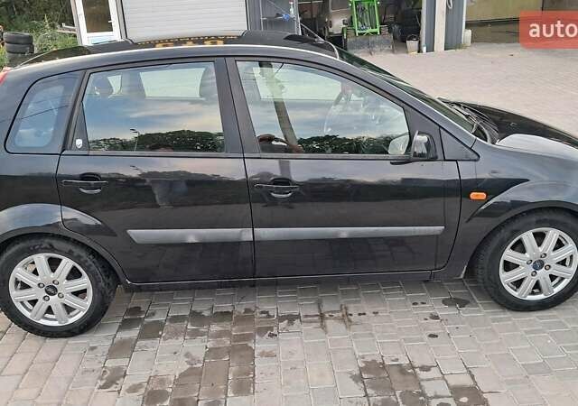 Чорний Форд Фієста, об'ємом двигуна 1.3 л та пробігом 213 тис. км за 4200 $, фото 3 на Automoto.ua