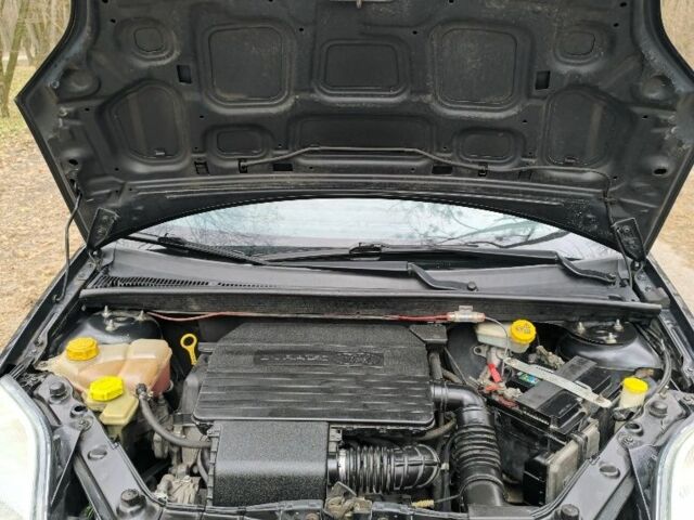 Черный Форд Фиеста, объемом двигателя 1.3 л и пробегом 260 тыс. км за 3600 $, фото 6 на Automoto.ua