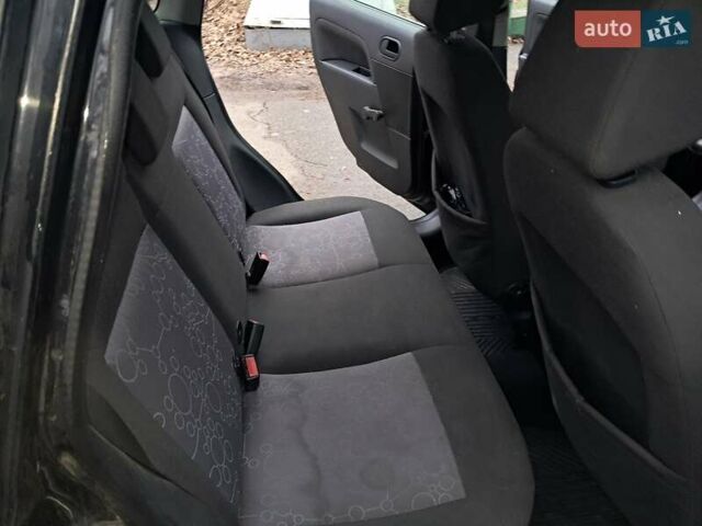 Черный Форд Фиеста, объемом двигателя 1.4 л и пробегом 241 тыс. км за 3800 $, фото 7 на Automoto.ua