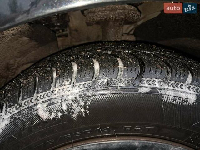 Черный Форд Фиеста, объемом двигателя 1.4 л и пробегом 241 тыс. км за 3800 $, фото 13 на Automoto.ua