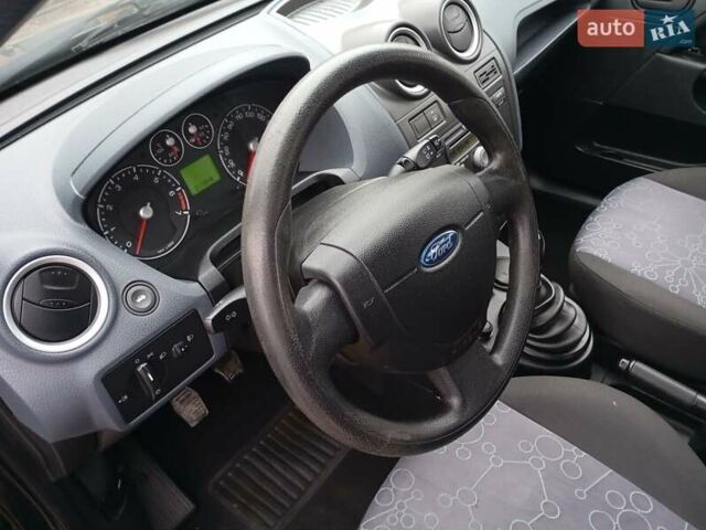 Черный Форд Фиеста, объемом двигателя 1.3 л и пробегом 217 тыс. км за 4150 $, фото 16 на Automoto.ua