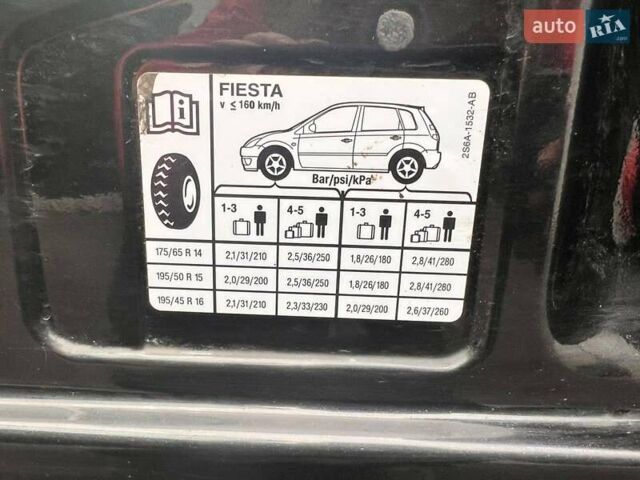 Черный Форд Фиеста, объемом двигателя 1.39 л и пробегом 210 тыс. км за 3750 $, фото 5 на Automoto.ua