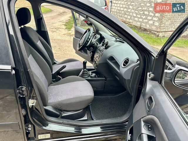 Черный Форд Фиеста, объемом двигателя 1.4 л и пробегом 260 тыс. км за 3650 $, фото 5 на Automoto.ua