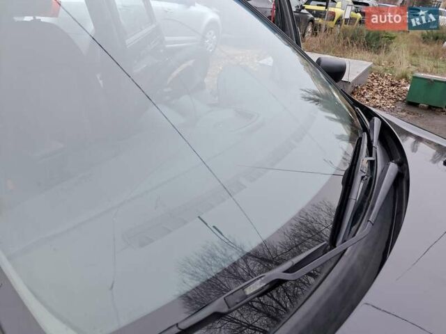 Черный Форд Фиеста, объемом двигателя 1.4 л и пробегом 241 тыс. км за 3800 $, фото 17 на Automoto.ua