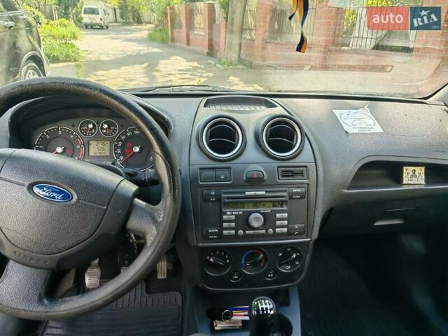 Чорний Форд Фієста, об'ємом двигуна 1.39 л та пробігом 187 тис. км за 4100 $, фото 8 на Automoto.ua