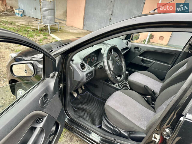 Черный Форд Фиеста, объемом двигателя 1.4 л и пробегом 260 тыс. км за 3650 $, фото 3 на Automoto.ua