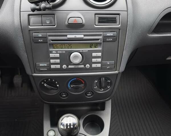 Форд Фиеста 2006 в Днепре (Днепропетровске) на Automoto.ua Черный Форд Фиеста, объемом двигателя 1.3 л и пробегом 150 тыс. км за 4500 $, фото 5 на Automoto.ua