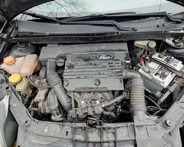 Черный Форд Фиеста, объемом двигателя 1.4 л и пробегом 241 тыс. км за 3800 $, фото 6 на Automoto.ua