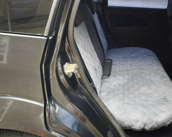 Форд Фиеста 2006 в Днепре (Днепропетровске) на Automoto.ua Черный Форд Фиеста, объемом двигателя 1.3 л и пробегом 150 тыс. км за 4500 $, фото 10 на Automoto.ua