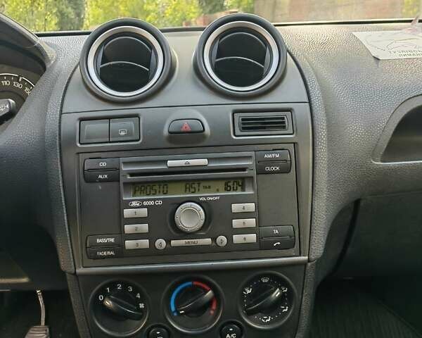 Чорний Форд Фієста, об'ємом двигуна 1.39 л та пробігом 187 тис. км за 4100 $, фото 9 на Automoto.ua