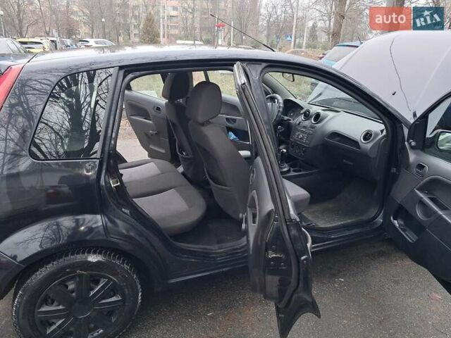 Черный Форд Фиеста, объемом двигателя 1.4 л и пробегом 241 тыс. км за 3800 $, фото 8 на Automoto.ua