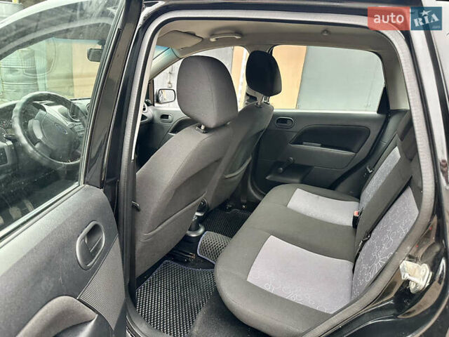 Черный Форд Фиеста, объемом двигателя 1.4 л и пробегом 260 тыс. км за 3650 $, фото 4 на Automoto.ua