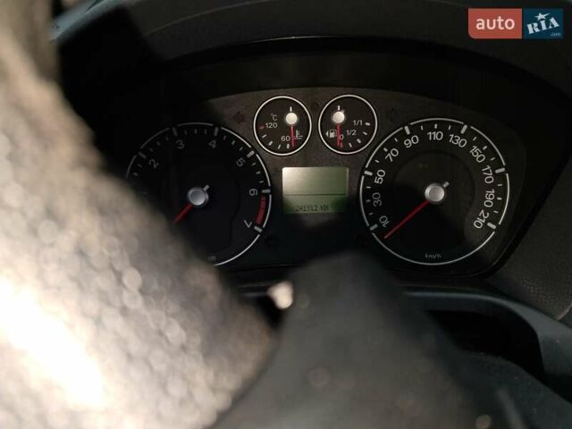 Черный Форд Фиеста, объемом двигателя 1.4 л и пробегом 241 тыс. км за 3800 $, фото 10 на Automoto.ua