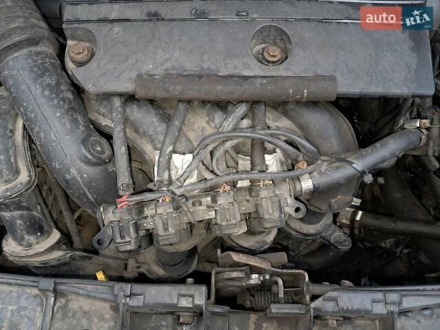 Черный Форд Фиеста, объемом двигателя 1.4 л и пробегом 241 тыс. км за 3800 $, фото 14 на Automoto.ua