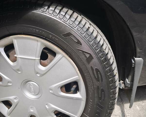 Форд Фиеста 2006 в Днепре (Днепропетровске) на Automoto.ua Черный Форд Фиеста, объемом двигателя 1.3 л и пробегом 150 тыс. км за 4500 $, фото 7 на Automoto.ua