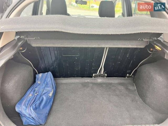 Черный Форд Фиеста, объемом двигателя 1.39 л и пробегом 210 тыс. км за 3750 $, фото 7 на Automoto.ua