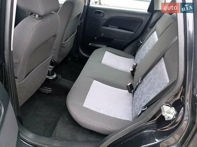 Черный Форд Фиеста, объемом двигателя 1.3 л и пробегом 217 тыс. км за 4150 $, фото 27 на Automoto.ua