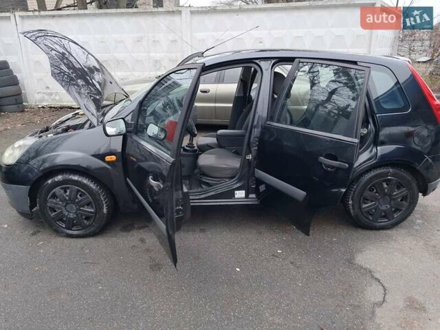 Черный Форд Фиеста, объемом двигателя 1.4 л и пробегом 241 тыс. км за 3800 $, фото 5 на Automoto.ua