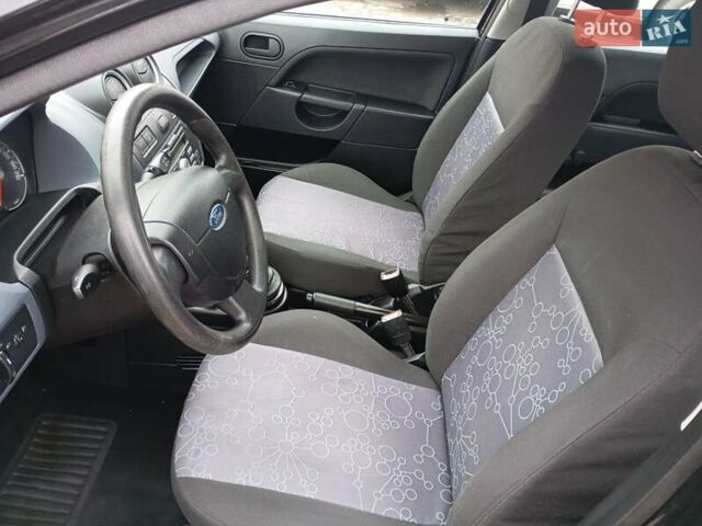 Черный Форд Фиеста, объемом двигателя 1.3 л и пробегом 217 тыс. км за 4150 $, фото 15 на Automoto.ua