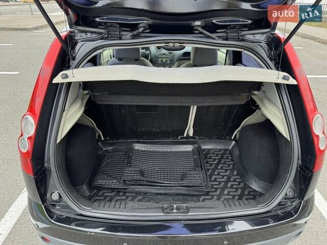 Черный Форд Фиеста, объемом двигателя 1.4 л и пробегом 145 тыс. км за 4350 $, фото 39 на Automoto.ua