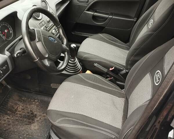 Черный Форд Фиеста, объемом двигателя 1.4 л и пробегом 238 тыс. км за 2100 $, фото 4 на Automoto.ua