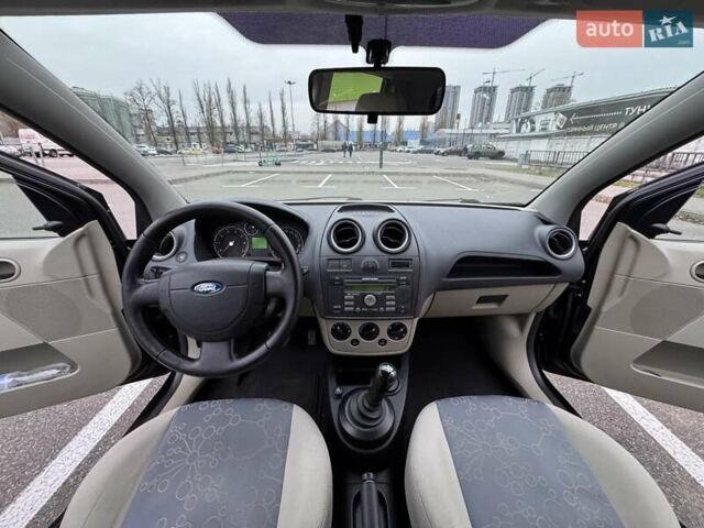 Черный Форд Фиеста, объемом двигателя 1.4 л и пробегом 145 тыс. км за 4350 $, фото 27 на Automoto.ua