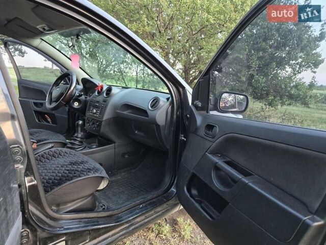 Черный Форд Фиеста, объемом двигателя 1.39 л и пробегом 231 тыс. км за 3900 $, фото 9 на Automoto.ua