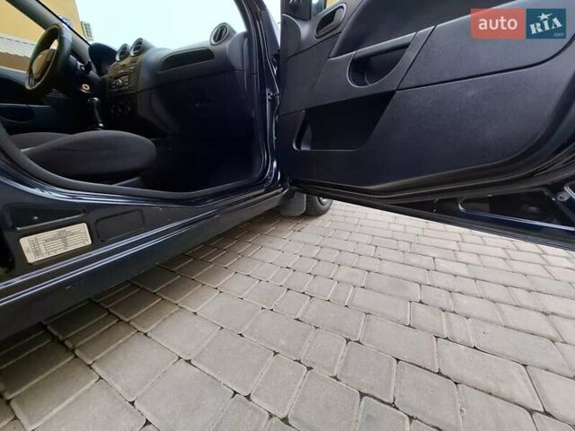 Черный Форд Фиеста, объемом двигателя 1.39 л и пробегом 220 тыс. км за 3800 $, фото 28 на Automoto.ua