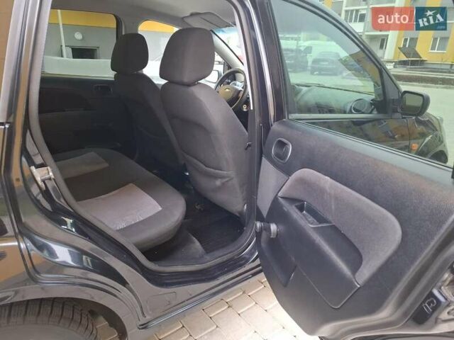 Черный Форд Фиеста, объемом двигателя 1.39 л и пробегом 220 тыс. км за 3800 $, фото 14 на Automoto.ua