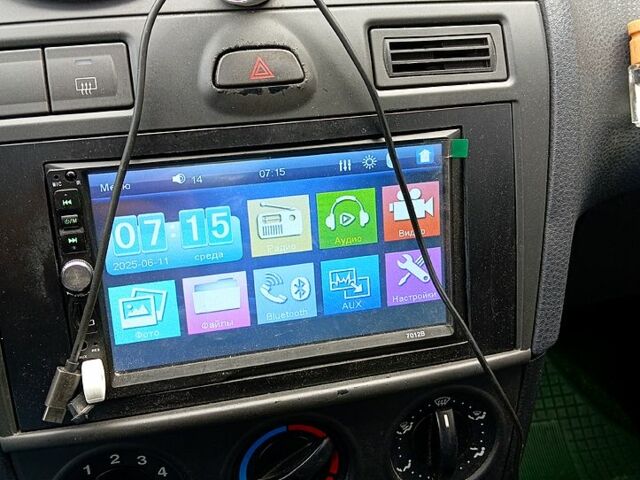 Черный Форд Фиеста, объемом двигателя 1.2 л и пробегом 0 тыс. км за 2700 $, фото 1 на Automoto.ua