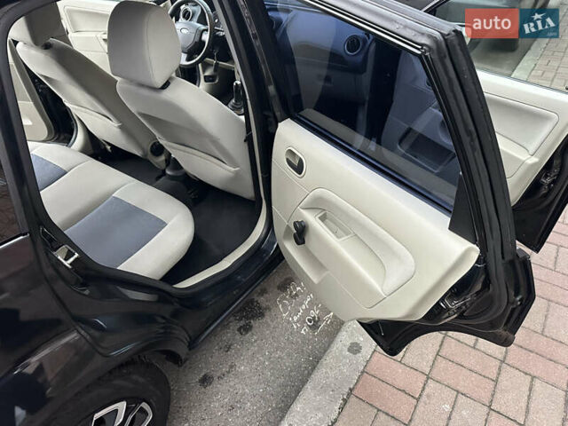 Черный Форд Фиеста, объемом двигателя 1.4 л и пробегом 145 тыс. км за 4000 $, фото 23 на Automoto.ua