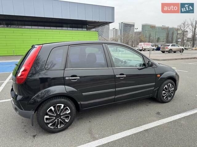 Черный Форд Фиеста, объемом двигателя 1.4 л и пробегом 145 тыс. км за 4350 $, фото 7 на Automoto.ua