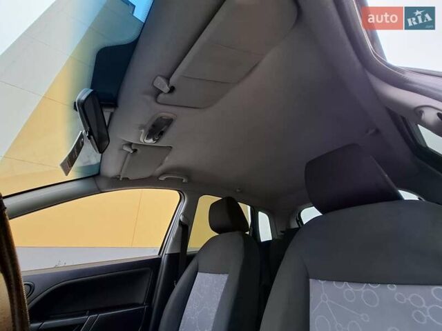 Черный Форд Фиеста, объемом двигателя 1.39 л и пробегом 220 тыс. км за 3800 $, фото 23 на Automoto.ua