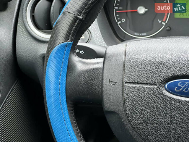 Черный Форд Фиеста, объемом двигателя 1.3 л и пробегом 251 тыс. км за 3500 $, фото 35 на Automoto.ua