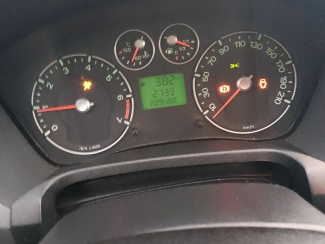 Черный Форд Фиеста, объемом двигателя 1.3 л и пробегом 230 тыс. км за 2500 $, фото 7 на Automoto.ua