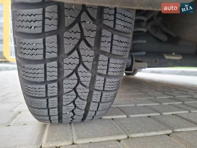 Черный Форд Фиеста, объемом двигателя 1.39 л и пробегом 220 тыс. км за 3800 $, фото 32 на Automoto.ua