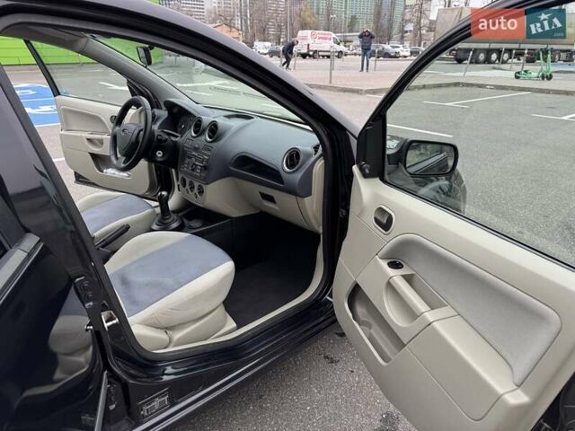 Черный Форд Фиеста, объемом двигателя 1.4 л и пробегом 145 тыс. км за 4350 $, фото 25 на Automoto.ua